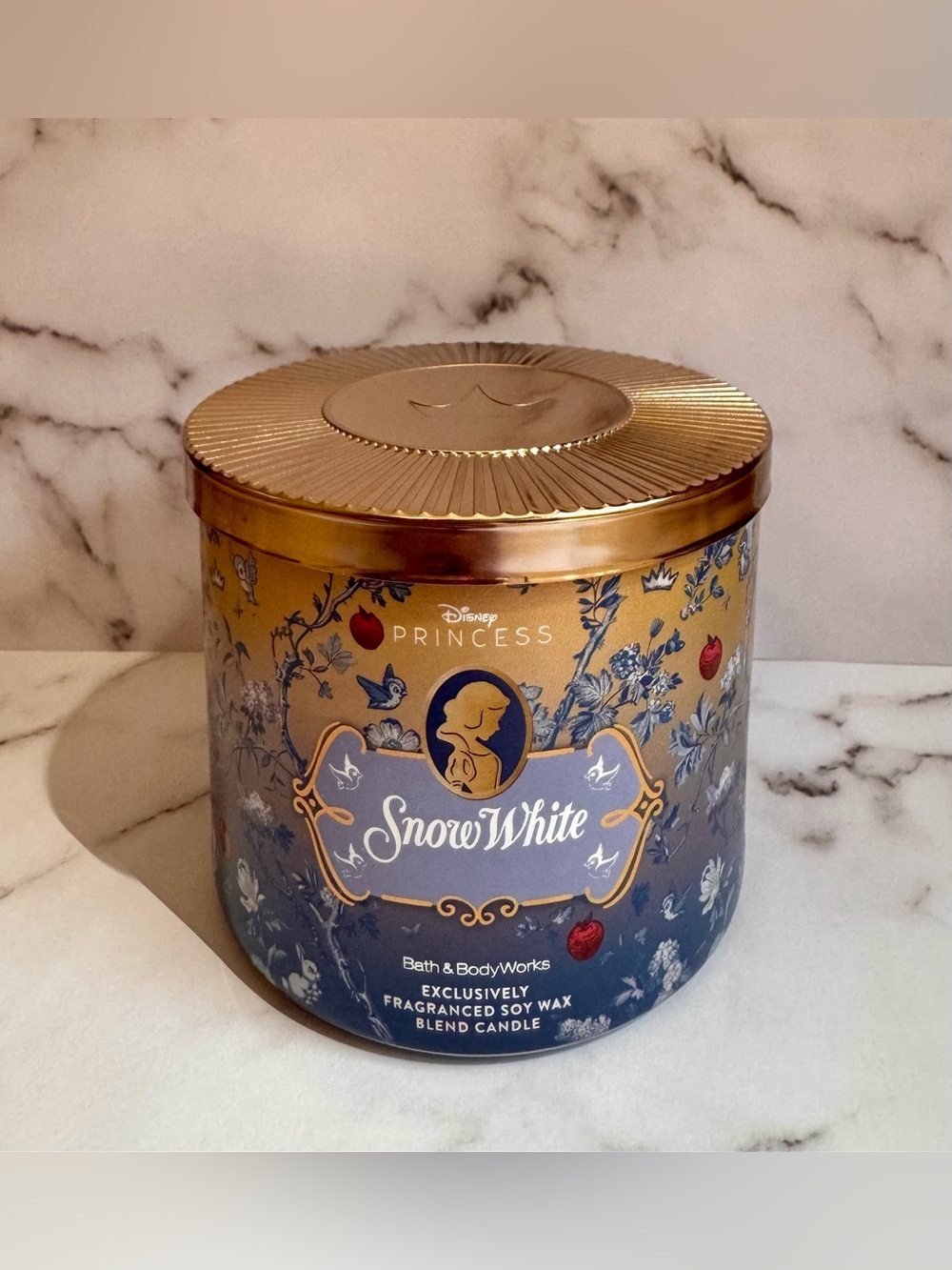 ✨Bath & Body Works Snow White 3 Wick Candle Brand New✨
